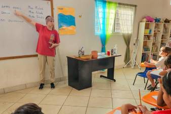 Nicole Kreischer teaches kids in Honduras as part of an internship program with Hilltop Communities.