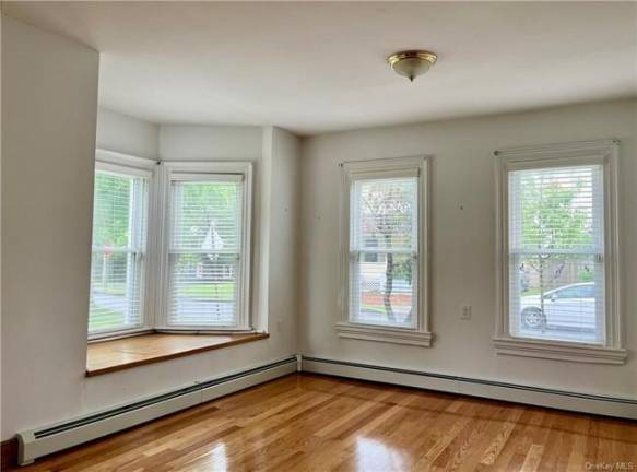 Charming, bright rental in convenient location