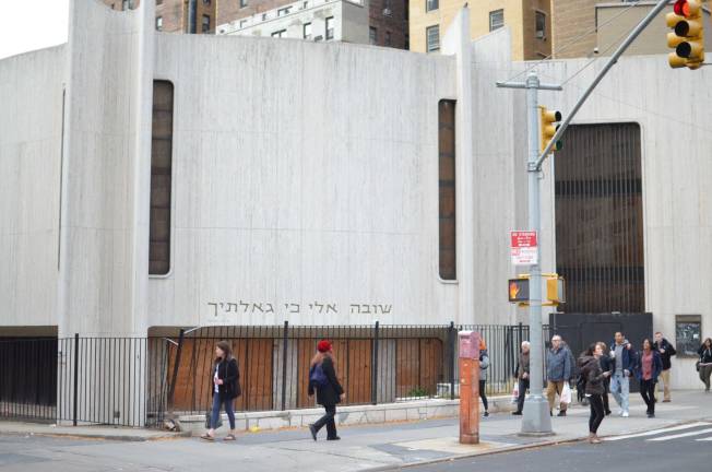 The Department of Buildings lifted a hold on a proposed 668-foot residential building at the former site of Lincoln Square Synagogue on Amsterdam Avenue near 69th Street. Photo: Daniel Fitzsimmons
